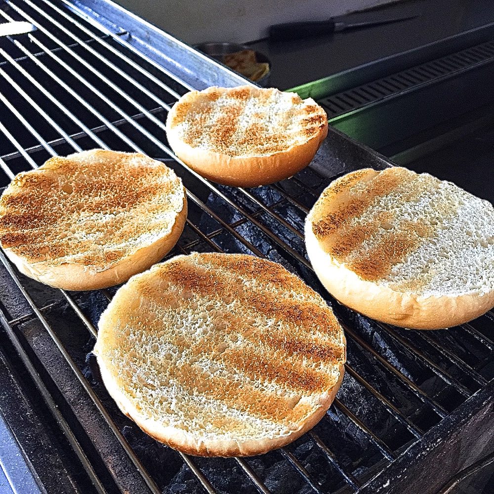 安平小巴 炭烤吐司｜早晨限定炭烤漢堡，位於安平運河旁的低調小餐車