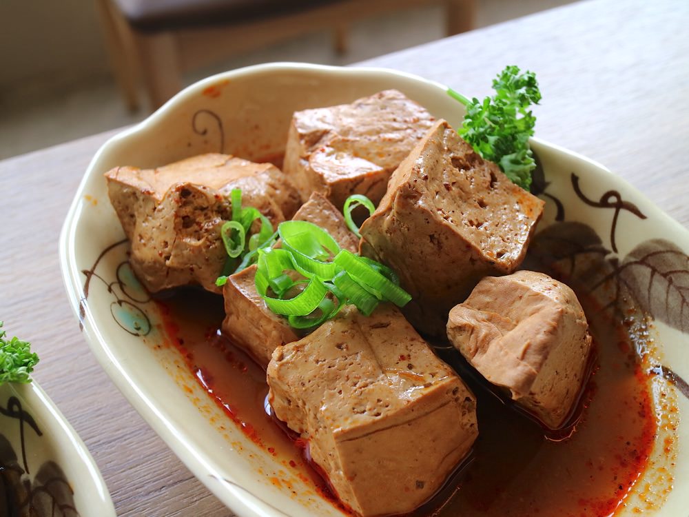 德記中藥火鍋台南總店｜美美的豬肉玫瑰花＋美味的溫補火鍋，讓您品嚐到百年中藥房和本草綱目的食補魅力/更名:台南麻辣火鍋 —『杏春德記漢方火鍋』