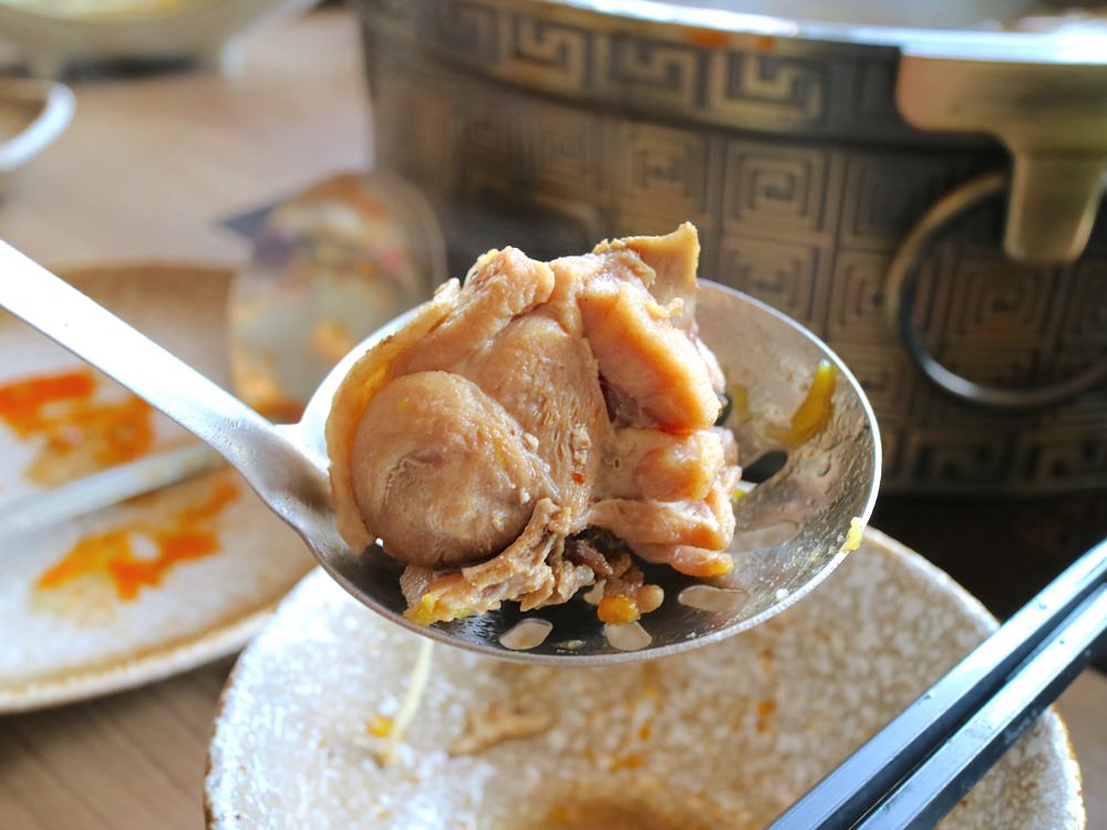 德記中藥火鍋台南總店｜美美的豬肉玫瑰花＋美味的溫補火鍋，讓您品嚐到百年中藥房和本草綱目的食補魅力/更名:台南麻辣火鍋 —『杏春德記漢方火鍋』