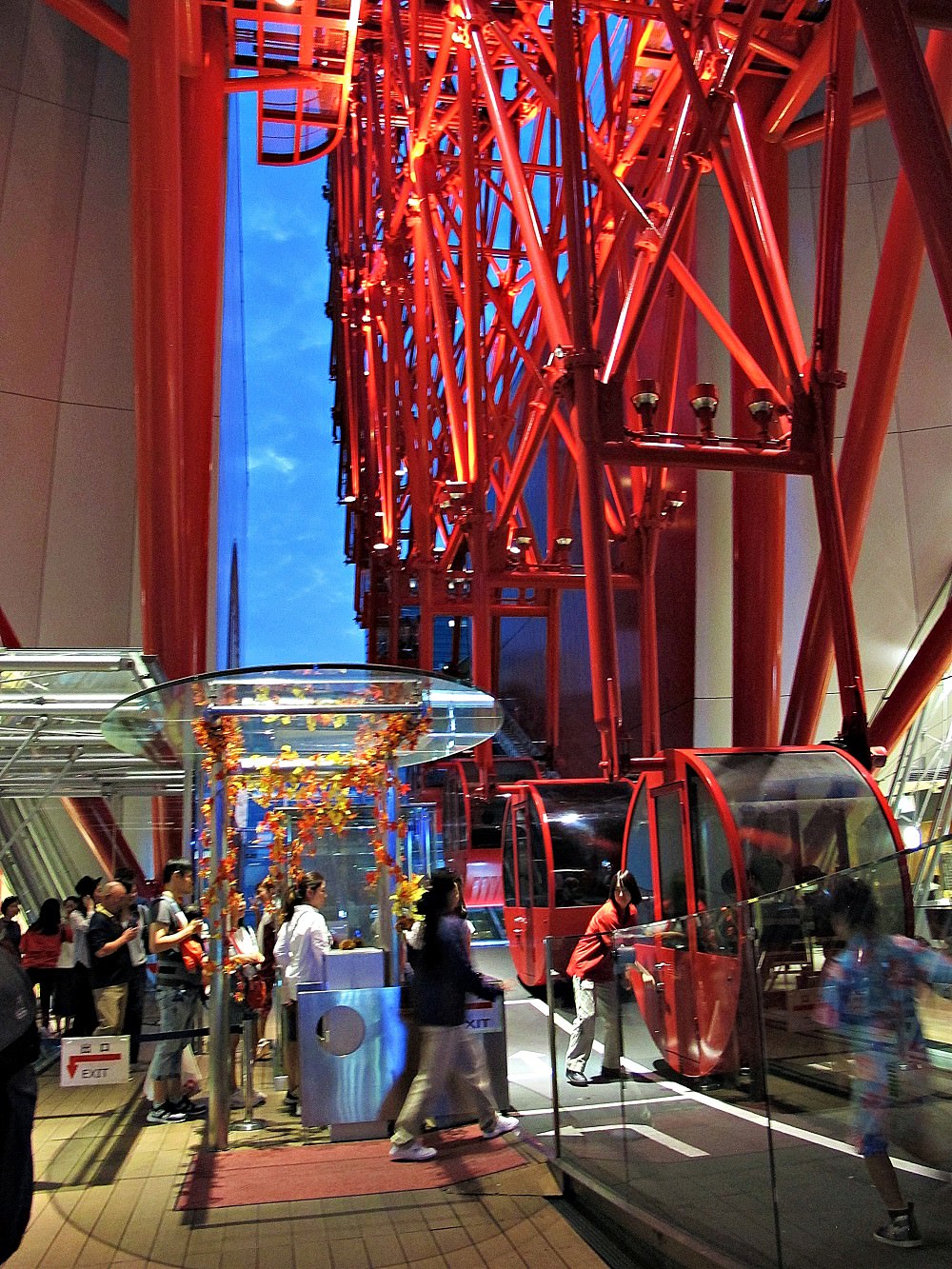HEP FIVE 摩天輪：必去！大阪周遊卡免費景點，紅色亮眼，日落夜景好迷人！