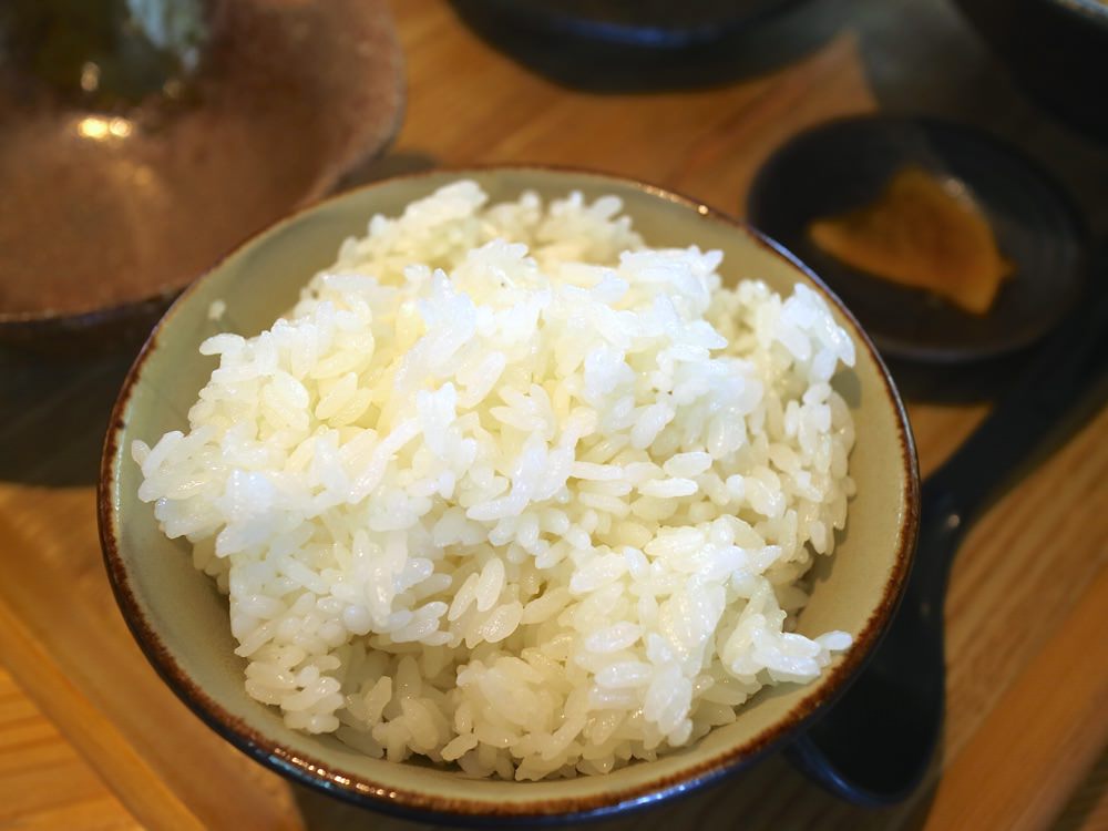糸満漁民食堂｜沖繩必吃，隱藏工業區的新鮮魚餐廳，必點奶油煎魚套餐！