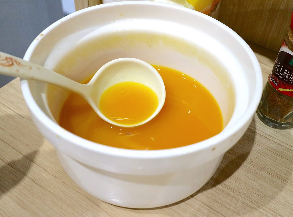福豆屋愛買店：新菜色上市！現做日本壽司和手卷，無限供應ing｜挑戰台南ＣＰ值最高的壽喜燒＋火鍋吃到飽