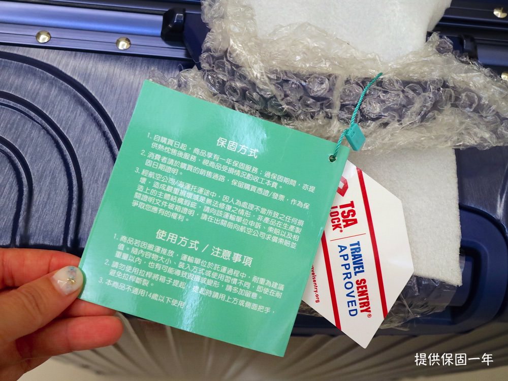 Arowana 行李箱：獨家搭載八輪專利避震彈簧輪，好推好拉讓你輕鬆帶著行李趴趴走｜TSA海關密碼鎖/隱藏掛扣束帶｜出國行李箱推薦
