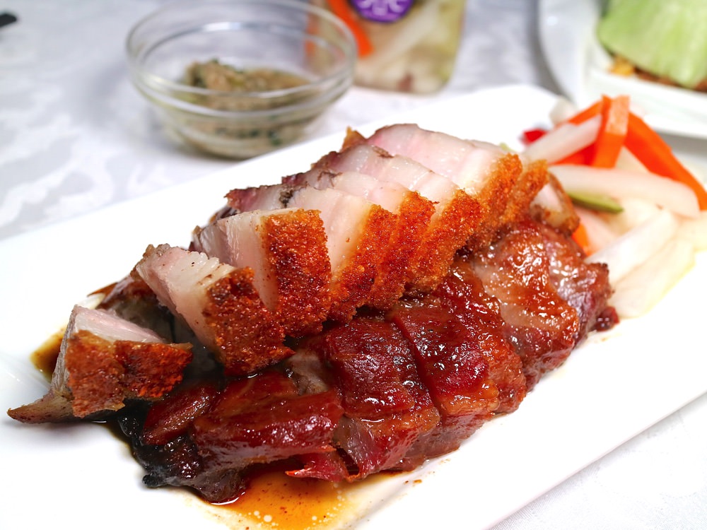 凹凸泰式餐廳中華店：全店餐點$99/199/299均一價，讓你不傷荷包 開心大吃泰國料理/港式燒臘｜台南平價聚餐泰式餐廳推薦