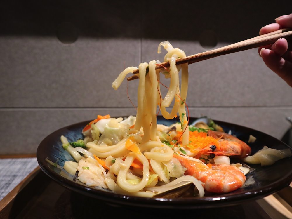 皋月當代日式料理：台南平價創意日本料理.居酒屋/燒烤.義式料理.燉飯通通有|近路易先生.台南孔廟|台南聚餐餐廳推薦