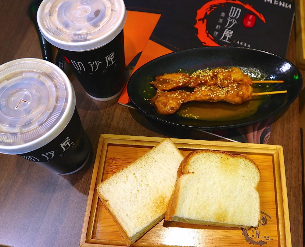 Laksa House叻沙屋正宗馬來料理：隱藏版軟殼蟹叻沙麵，讓你吃到大螃蟹/拉拉叻沙麵，飽滿的蛤蠣、酥炸金針菇，好看又好吃｜台南中西區聚餐餐廳推薦