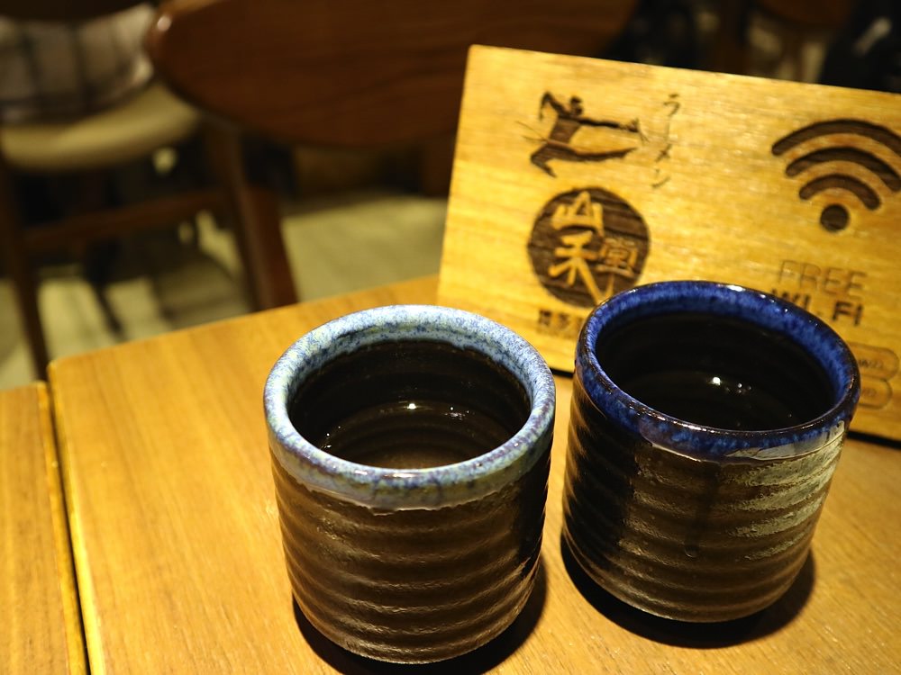 山禾堂拉麵-台南館：台南北區日本拉麵店，免費加麵兩次、無低消，親子也能吃飽又吃好｜大阪燒ＤＩＹ有趣又好玩｜近台南好市多