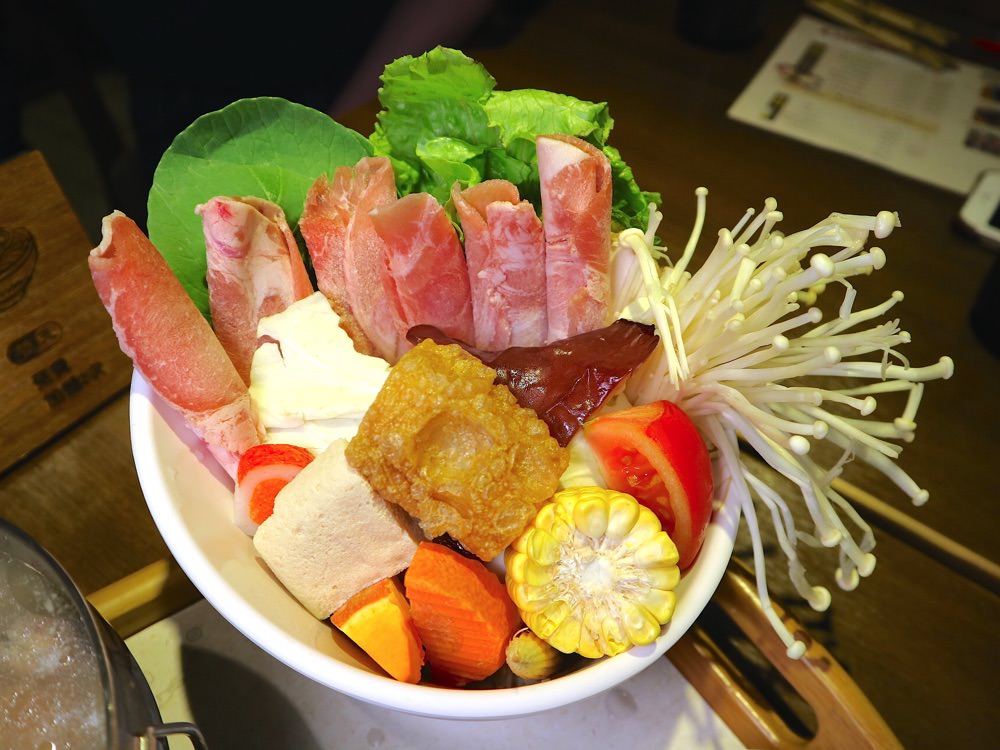 山禾堂拉麵-台南館：台南北區日本拉麵店，免費加麵兩次、無低消，親子也能吃飽又吃好｜大阪燒ＤＩＹ有趣又好玩｜近台南好市多