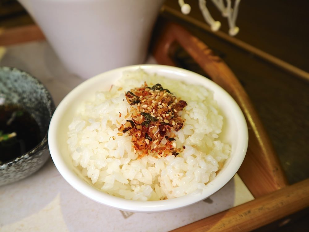 山禾堂拉麵-台南館：台南北區日本拉麵店，免費加麵兩次、無低消，親子也能吃飽又吃好｜大阪燒ＤＩＹ有趣又好玩｜近台南好市多