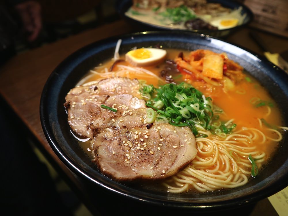 山禾堂拉麵-台南館：台南北區日本拉麵店，免費加麵兩次、無低消，親子也能吃飽又吃好｜大阪燒ＤＩＹ有趣又好玩｜近台南好市多