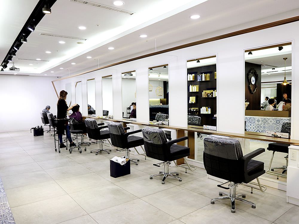 HAPPY HAIR台南新天地：台南最美的美髮沙龍髮廊，隱身在新光三越百貨公司裡，讓你美美逛街吃飯趣/也有配合百貨滿額活動喔!!