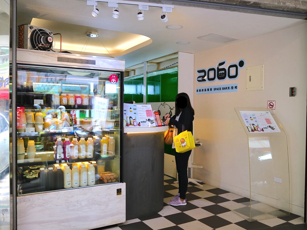 2060太空吧：當螺旋藻遇上豆漿，台南勝利路的健康飲品｜豆漿燕麥.螺旋藻飲品.純天然植物乳.運動健身的最佳代餐/全台宅配.空腹熊貓foodpanda合作店家