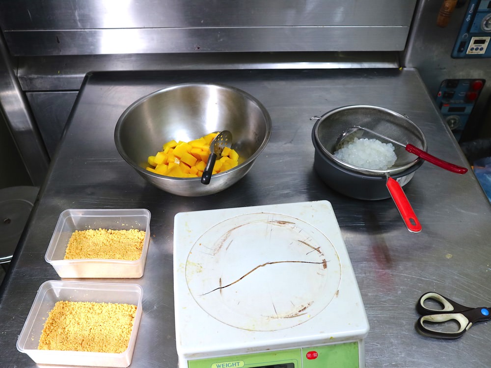 栗卡朵的Jackie主廚（原：栗卡朵洋菓子工坊 Le Gateau）：來自五星主廚的手作甜點，芒果叭啵寶盒讓你吃到滿滿的香甜芒果滋味，買一送一優惠免運中/法式經典巧克力蛋糕，72％法芙娜莊園巧克力製作，甘韻不甜膩｜全台宅配.辦公室團購甜點