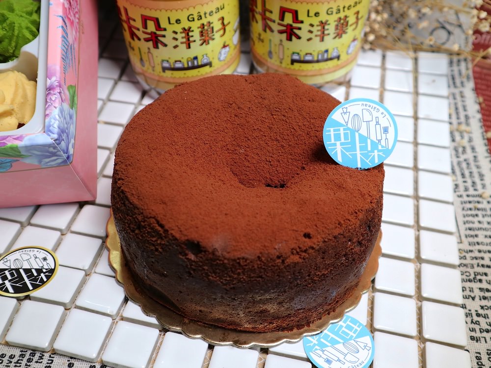 栗卡朵的Jackie主廚（原：栗卡朵洋菓子工坊 Le Gateau）：來自五星主廚的手作甜點，芒果叭啵寶盒讓你吃到滿滿的香甜芒果滋味，買一送一優惠免運中/法式經典巧克力蛋糕，72％法芙娜莊園巧克力製作，甘韻不甜膩｜全台宅配.辦公室團購甜點