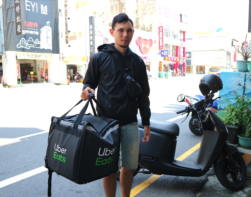 Uber Eats：台南外送美食APP，在家享用美食更方便了！｜Uber Eats下載使用教學全紀錄，新戶下載送百元優惠金，現買現抵｜巨鼠使用uber eats經驗分享，ＡＰＰ下載教學/新增無接觸外送服務/成為 Uber Eats 外送合作夥伴/優食外送.吳柏毅