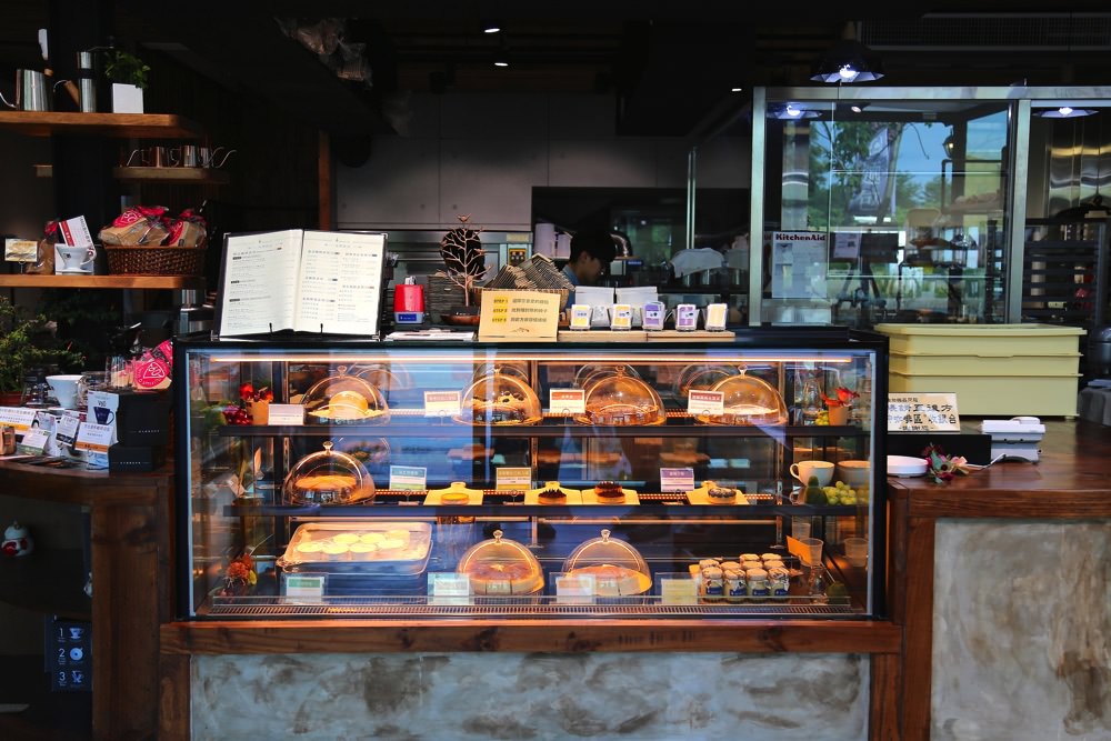 地果咖啡 DeeGoo Cafe：台南仁德質感咖啡餐廳，可以喝咖啡、用餐、甜點｜米其林二星餐廳廚師駐點