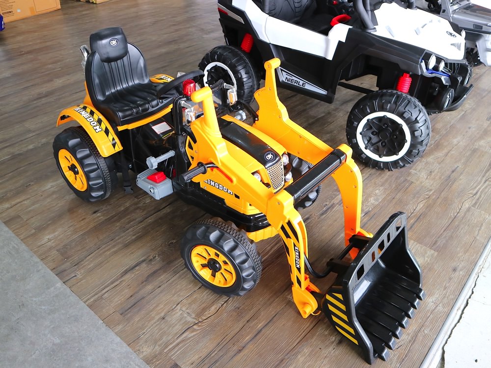 全方位兒童超跑電動車 專賣維修租賃：兒童玩具電動車倉庫，這邊買最便宜，現場試乘/網購免運都方便｜全產品保固一年.終身維修免工資