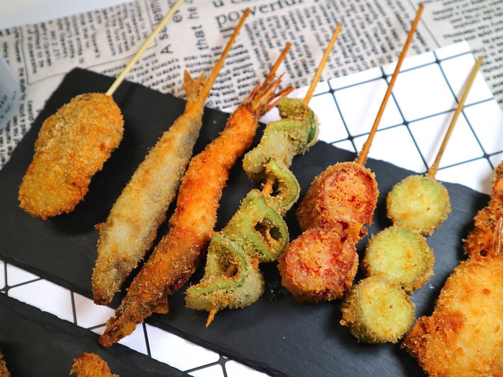 福吉串炸：台南東區平價大阪串炸店-現在不用飛到日本大阪就能吃到大阪必吃美食-串炸了！｜新鮮食材+三種沾醬，酥脆的新滋味.台南東區消夜推薦.銅板價美食.日本大阪必吃
