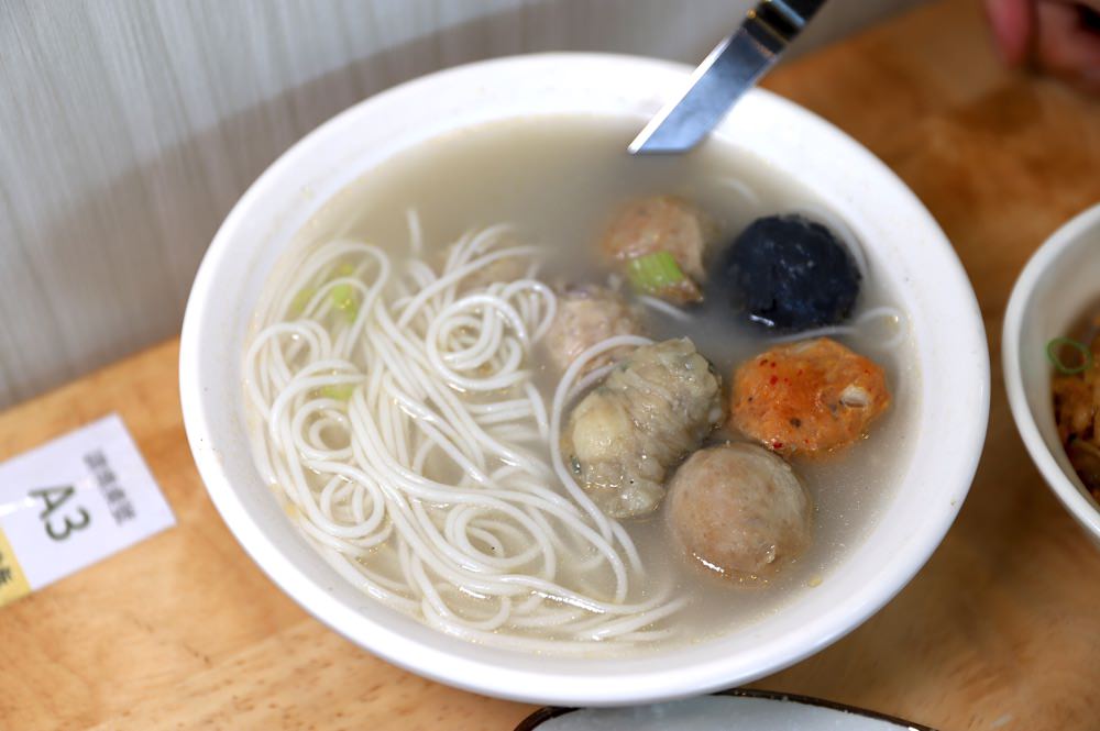 五村燕餃 府城知味：起源明朝近500年的歷史小吃-燕餃，40年的好手藝讓你品嘗到道地老滋味/各式手工丸餃，一吃就上癮/全台宅配服務.年菜火鍋必備
