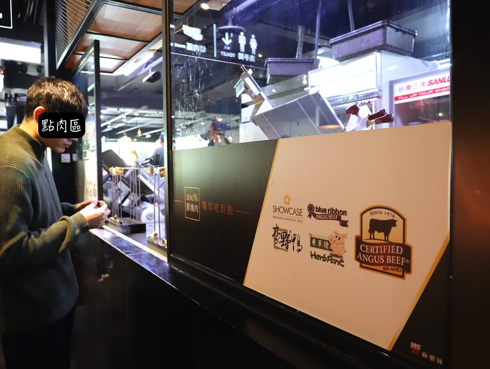 饗麻饗辣 台南永華旗艦店：台南CP值最高的火鍋自助吃到飽，一人只要不到500元就能盡情品嘗鴛鴦鍋麻辣鍋吃到飽/台南火鍋吃到飽｜嚴選安心食材現切肉品.七股無毒活跳蝦.東石大蛤蠣.安格斯牛肉任你吃｜近台南市政府.安平家樂福.永華路餐廳｜不定期推出新菜色＆打卡優惠