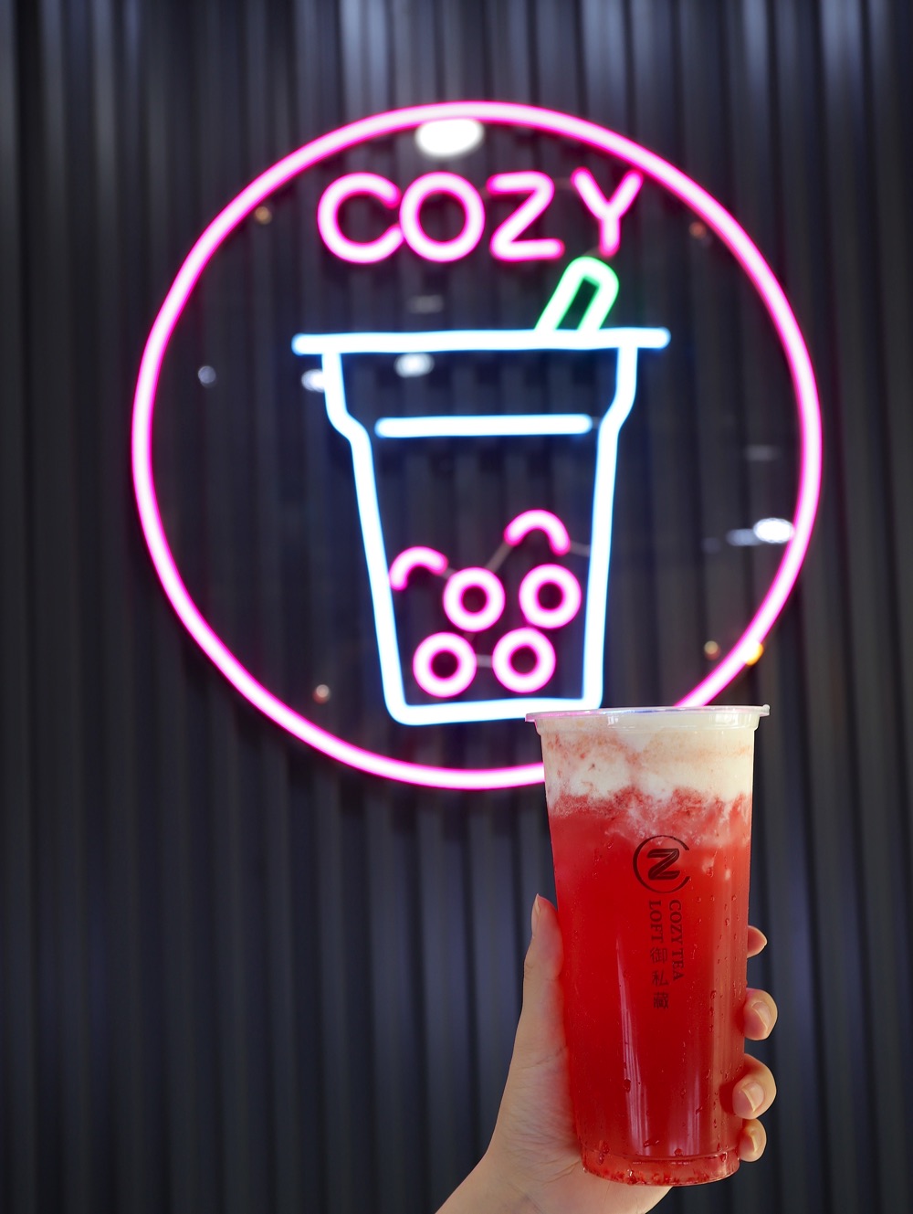 御私藏Cozy Tea Loft長榮店：嶄新三代店浪漫推出新系列飲品-濃郁奶蓋超滿足.吉普賽奶蓋系列買二送一.到9/12.ㄧ起享受浪漫的幸福飲品｜近台南成功大學