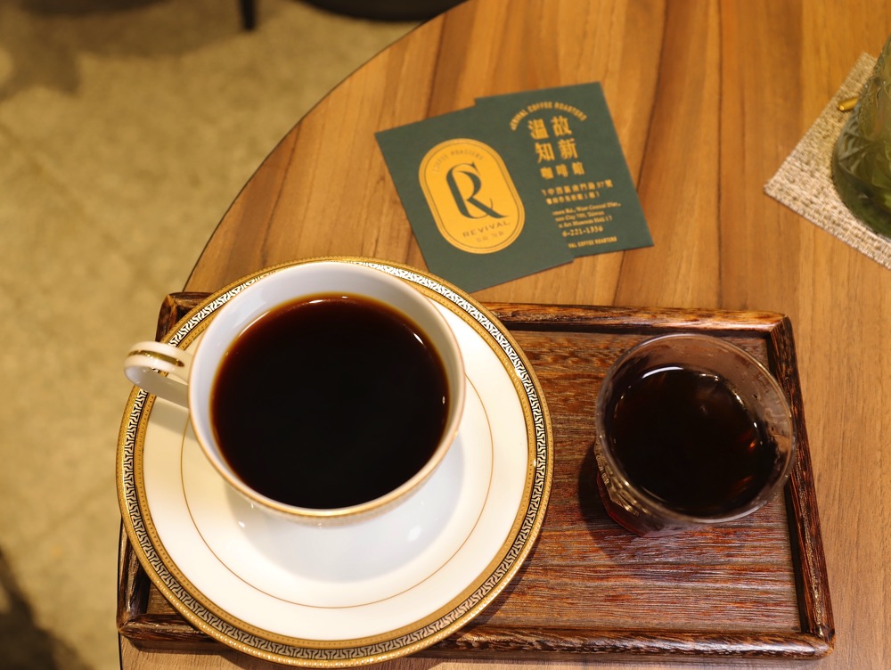 溫故知新咖啡館Revival Coffee Roasters：在台南百年古蹟內享受美味的午茶食光｜隱身於名模林志玲舉辦婚禮的台南美術館一館內網美打卡咖啡廳