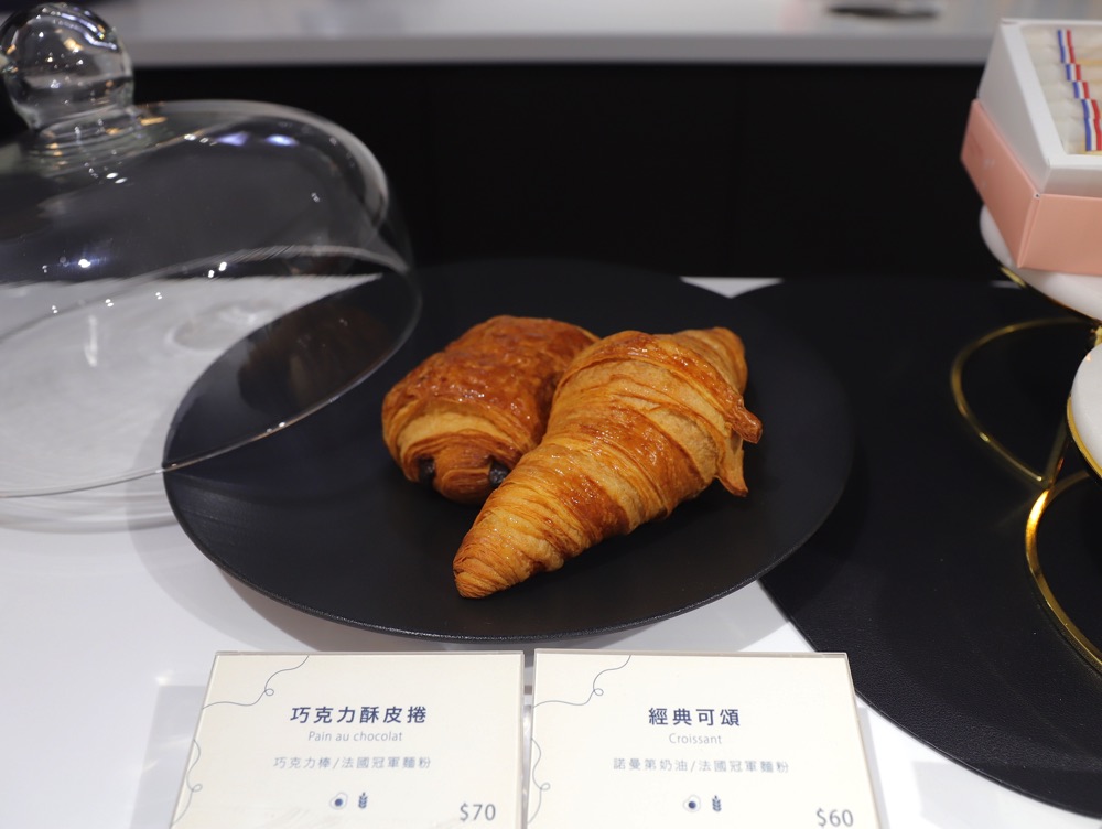 O'paris Pâtisserie 歐巴黎法式甜點：台南必吃。隱密法式藍帶甜點！成功大學宿舍社區內的藍帶主廚甜點，每日甜點不定期更換，聖誕節限定草莓系列甜點新上市｜台南甜點午茶店推薦
