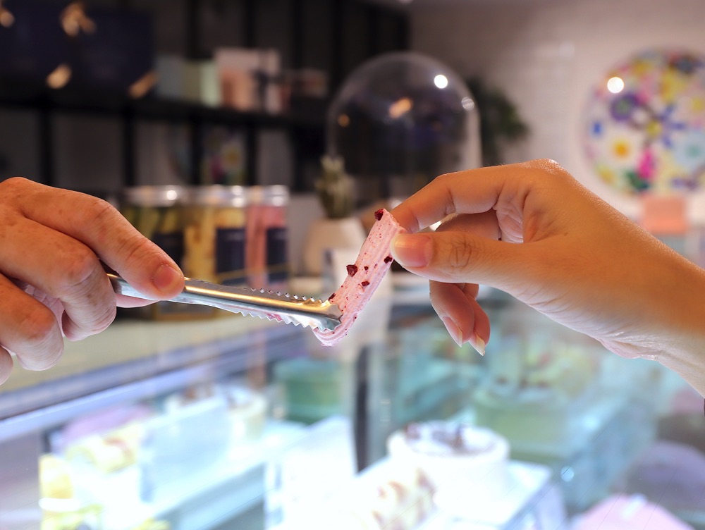O'paris Pâtisserie 歐巴黎法式甜點：台南必吃。隱密法式藍帶甜點！成功大學宿舍社區內的藍帶主廚甜點，每日甜點不定期更換，聖誕節限定草莓系列甜點新上市｜台南甜點午茶店推薦