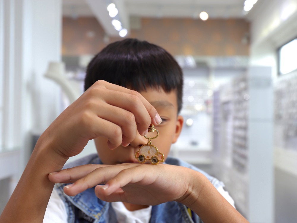 苡菈 illazoo Crystal & Accessory：全台最大間的施華洛世奇Swarovski水晶素材專賣店/施華洛世奇創意手作品牌授權商/台南國華街超好逛手工藝.手作.伴手禮物店/台南中西區景點.手作材料行.客製化禮物