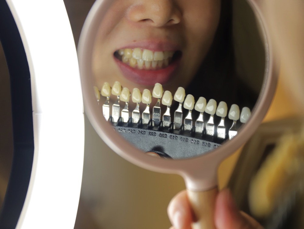 White lab淨白美學館：台南牙齒美白推薦/專業牙醫師指定保養流程/最新紅藍雙波長牙齒冷光淨白館/用30分鐘來睡一場牙齒美容覺，給你的美齒明亮透淨感