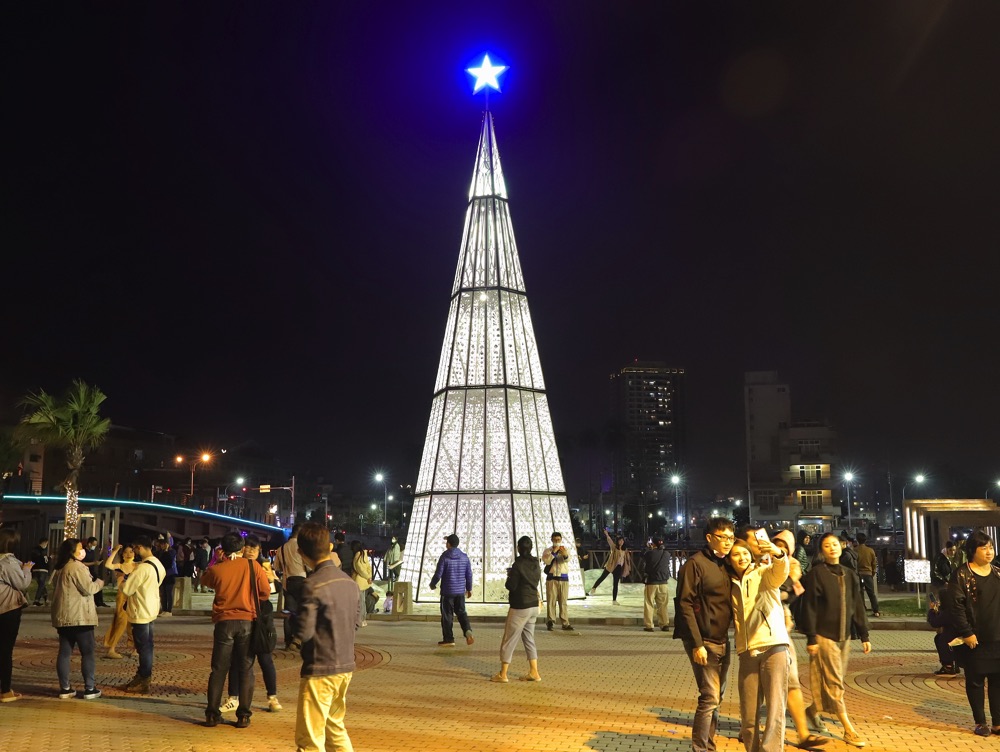 2020台南聖誕燈節 銀河與運河的浪漫-在河樂廣場，一起來看聖誕樹逛市集吧！同場加映：大海的寶物