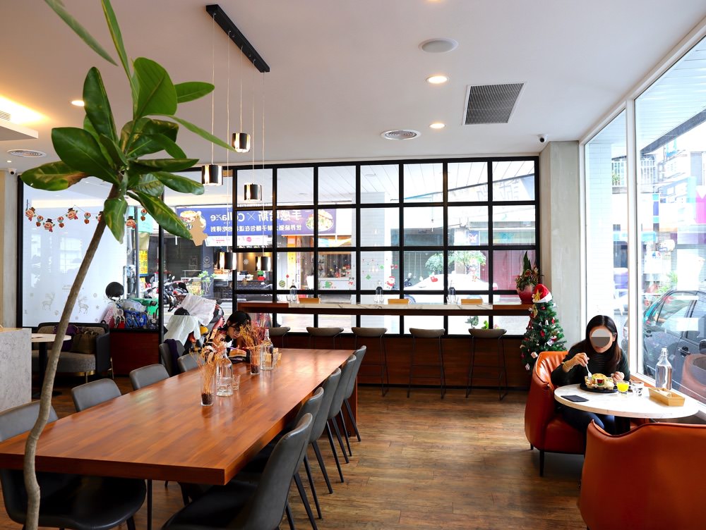 Collage Caf'e 咖楽聚-仁和店：台南東區高CP值早午餐廳/午茶咖啡店，提供優質美味的早午餐盤.燉飯.義大利麵.舒芙蕾甜點｜台南聚餐餐廳推薦.下午茶餐廳.甜點咖啡店/已歇業