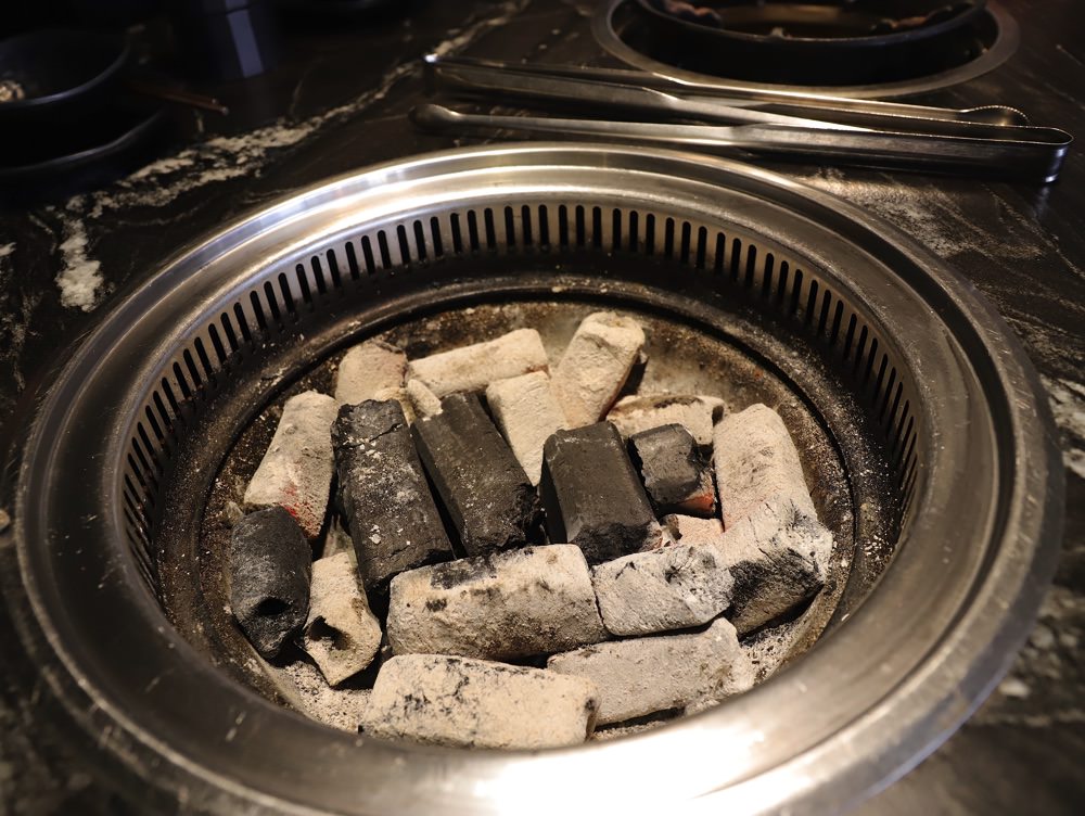 野村燒肉－康樂店：台南高品質燒肉火鍋吃到飽，火烤兩吃超划算/三種套餐價位任你選-超值.豪華.頂級餐，和牛吃到飽超狂/prime頂級霜降牛肉.🇺🇸美國自然極黑豬.宜蘭櫻桃鴨胸.日本生食級干貝.阿根廷天使紅蝦通通任你吃｜台南吃到飽推薦