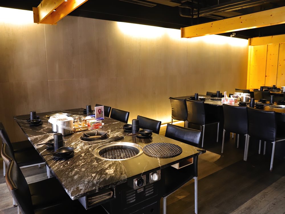 野村燒肉－康樂店：台南高品質燒肉火鍋吃到飽，火烤兩吃超划算/三種套餐價位任你選-超值.豪華.頂級餐，和牛吃到飽超狂/prime頂級霜降牛肉.🇺🇸美國自然極黑豬.宜蘭櫻桃鴨胸.日本生食級干貝.阿根廷天使紅蝦通通任你吃｜台南吃到飽推薦