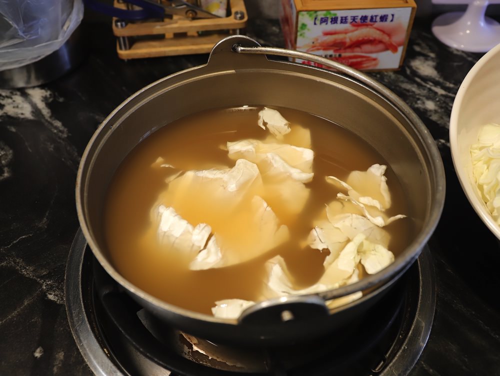 野村燒肉－康樂店：台南高品質燒肉火鍋吃到飽，火烤兩吃超划算/三種套餐價位任你選-超值.豪華.頂級餐，和牛吃到飽超狂/prime頂級霜降牛肉.🇺🇸美國自然極黑豬.宜蘭櫻桃鴨胸.日本生食級干貝.阿根廷天使紅蝦通通任你吃｜台南吃到飽推薦