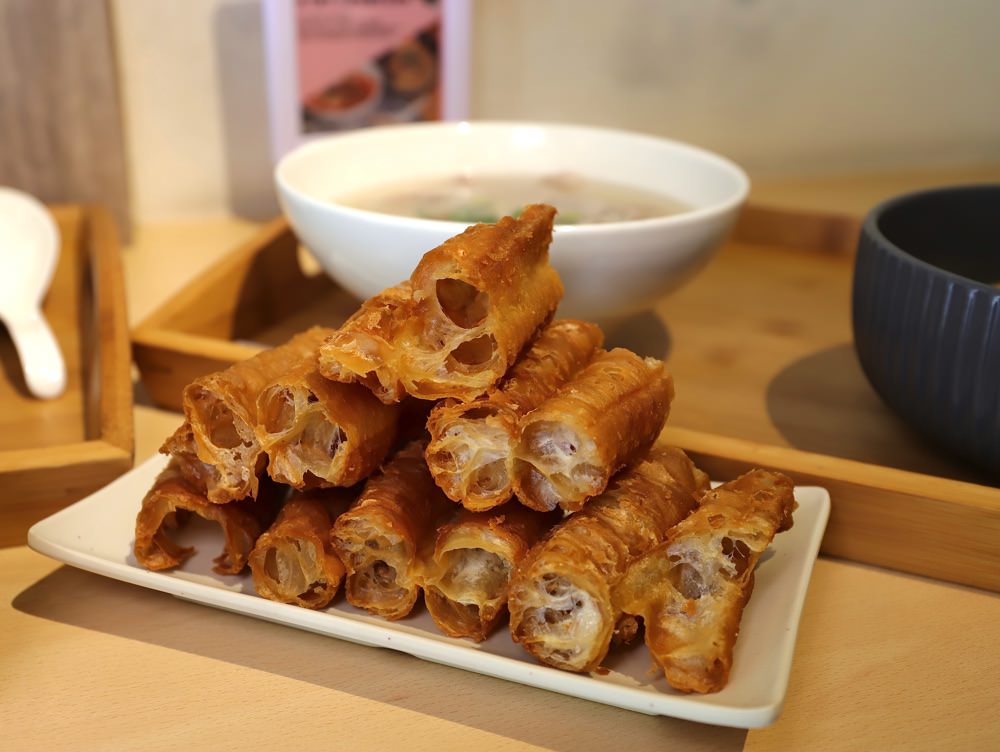 放下麵子麻辣麵舖：台南文青牛肉麵店/放下面子，一個人獨享也很可以的麻辣牛肉麵/不吃牛，也能吃豬肉/不吃辣，可選清燉湯｜台南必吃必喝牛肉湯