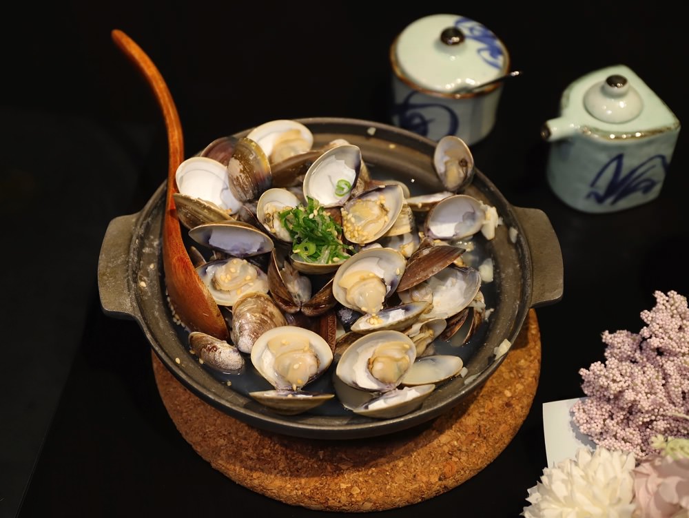 皋月當代日式料理：超划算個人定食套餐均一價200元，就能一次品嘗到六道餐點，美味大份量/台南超高CP值日本料理.消費集點送餐點