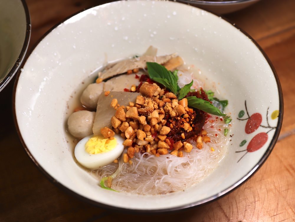 一口麵 Yi kou boat noodle：來自泰國的正宗泰國船麵.一口麵/全台唯一的泰國一口麵！不用飛泰國，台南就能吃到了!!!｜台南異國料理/泰國料理