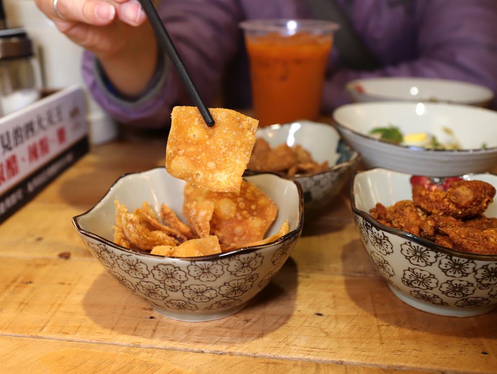 一口麵 Yi kou boat noodle：來自泰國的正宗泰國船麵.一口麵/全台唯一的泰國一口麵！不用飛泰國，台南就能吃到了!!!｜台南異國料理/泰國料理