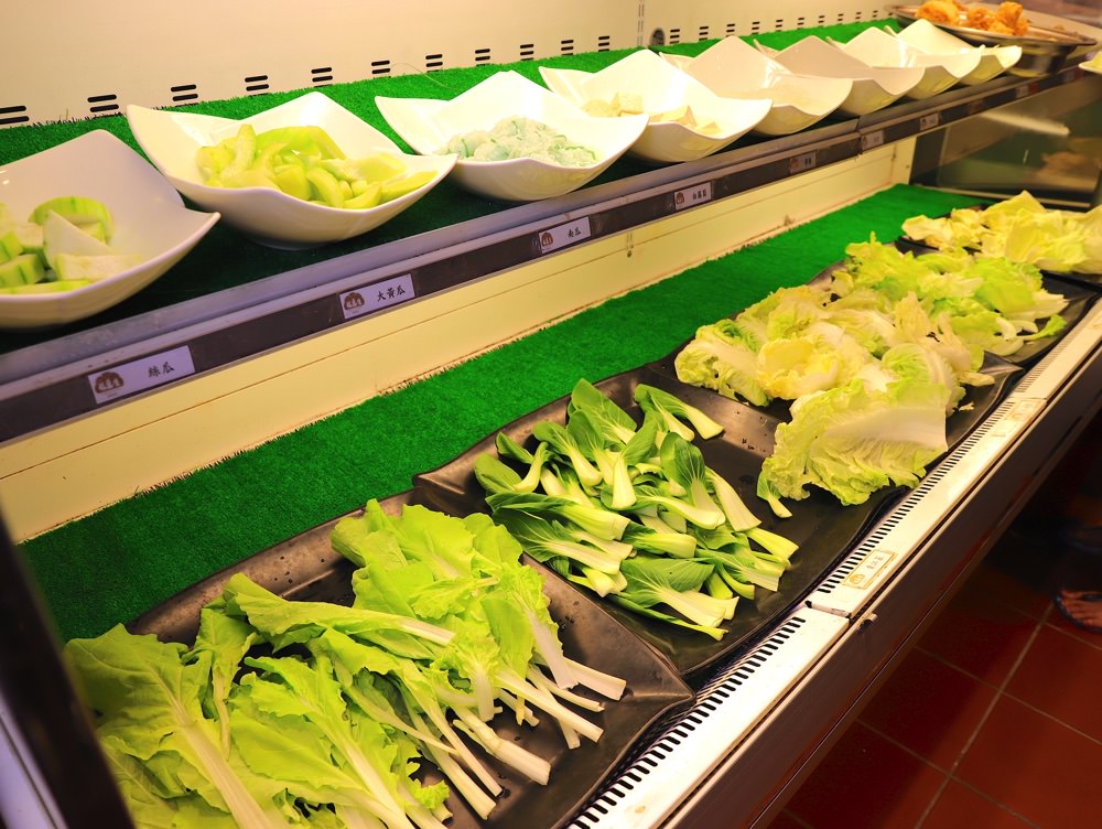 福豆屋-安平店：全台唯一！單點鐵板燒料理，無限次數點/超豪華自助吧+配餐，壽喜燒.火鍋.肉品.蔬食海鮮.炸物.肉燥飯.現煮拿鐵咖啡調飲.精品冰淇淋全部任你吃.自助吃到飽｜台南精緻鐵板燒吃到飽推薦.台南聚餐餐廳推薦