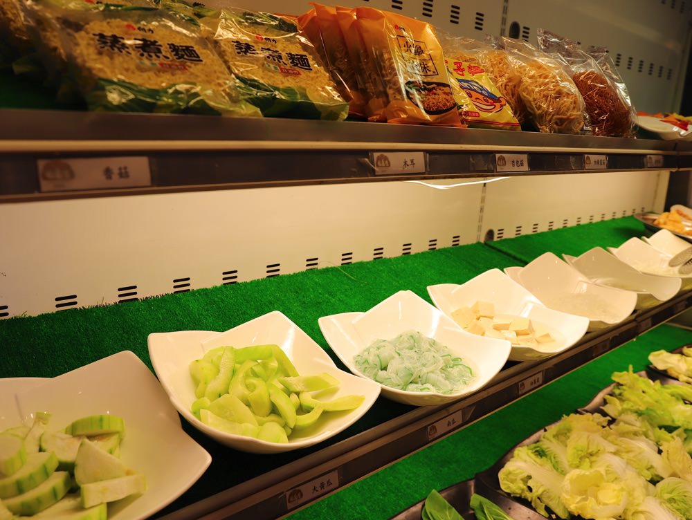 福豆屋-安平店：全台唯一！單點鐵板燒料理，無限次數點/超豪華自助吧+配餐，壽喜燒.火鍋.肉品.蔬食海鮮.炸物.肉燥飯.現煮拿鐵咖啡調飲.精品冰淇淋全部任你吃.自助吃到飽｜台南精緻鐵板燒吃到飽推薦.台南聚餐餐廳推薦