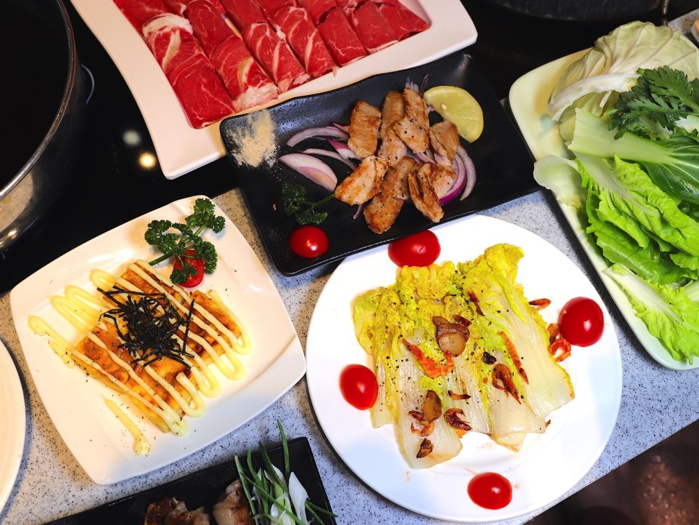 福豆屋-安平店：全台唯一！單點鐵板燒料理，無限次數點/超豪華自助吧+配餐，壽喜燒.火鍋.肉品.蔬食海鮮.炸物.肉燥飯.現煮拿鐵咖啡調飲.精品冰淇淋全部任你吃.自助吃到飽｜台南精緻鐵板燒吃到飽推薦.台南聚餐餐廳推薦