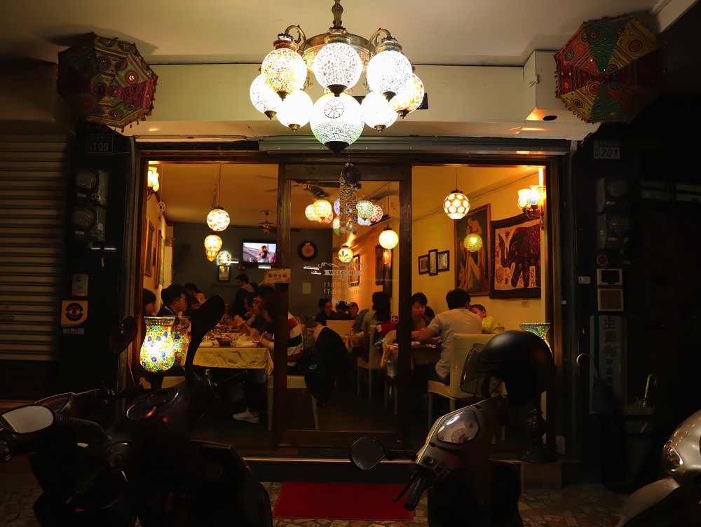 主廚帽印度餐廳 Chef's Cap Indian Restaurant：隱身於台南小路內的五星印度主廚餐廳，道地印度咖哩這裡就能吃到/已搬遷到海安路上.更美更舒適的印度皇宮風