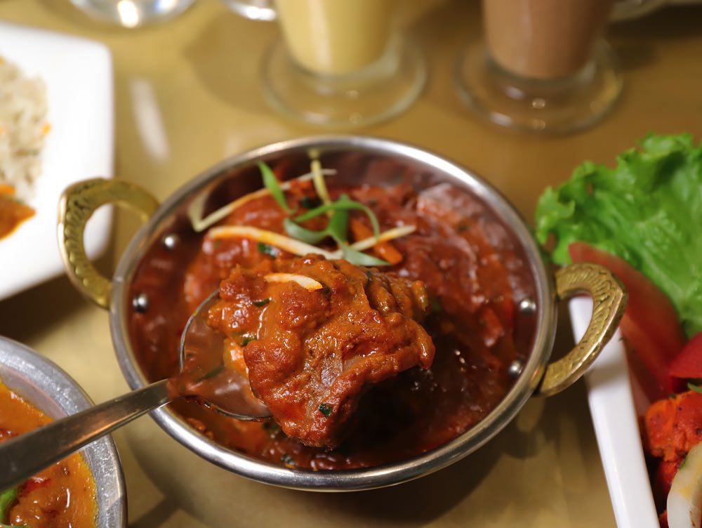 主廚帽印度餐廳 Chef's Cap Indian Restaurant：隱身於台南小路內的五星印度主廚餐廳，道地印度咖哩這裡就能吃到/已搬遷到海安路上.更美更舒適的印度皇宮風