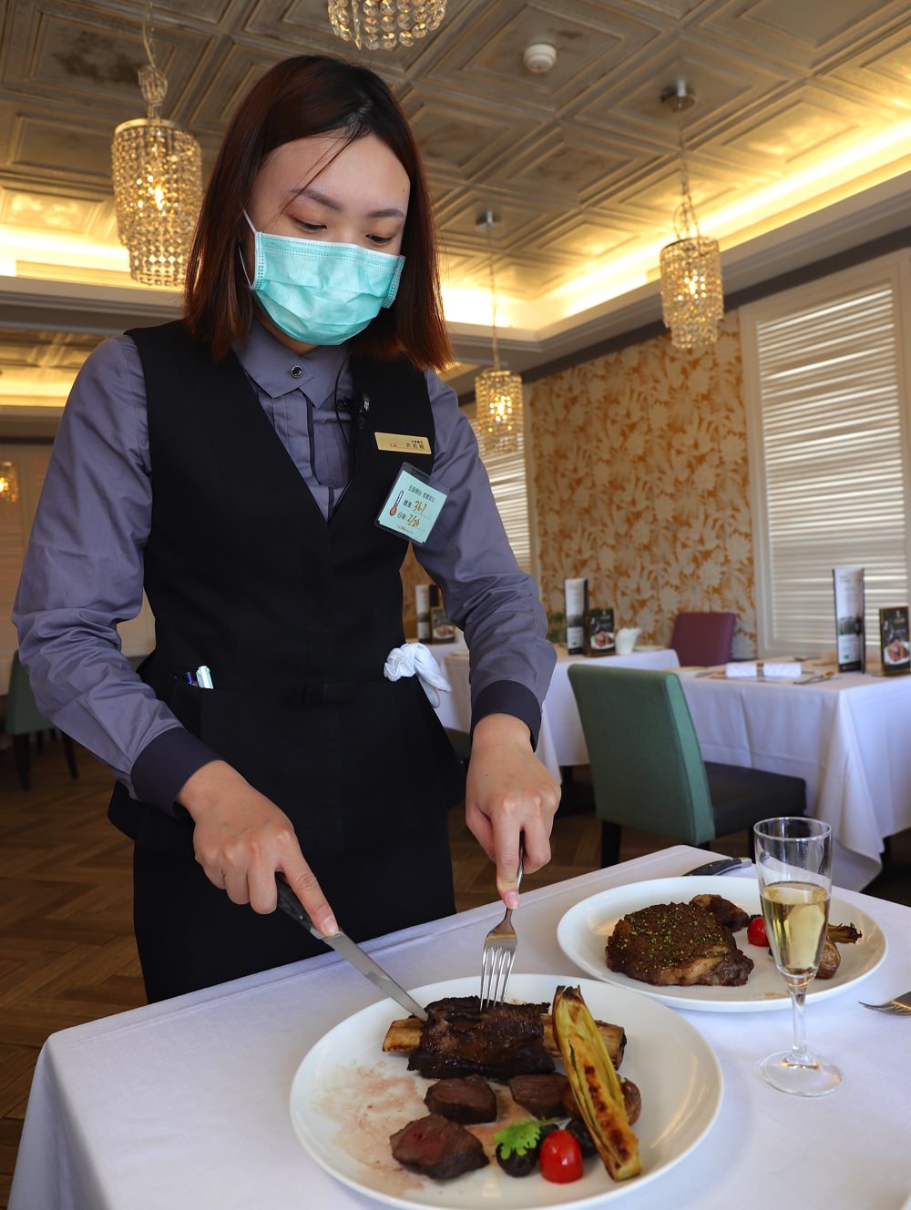 王品牛排台南健康店：食藝復新-新菜單上市-炙烤帶骨牛小排，復古西餐和在地台味融合迸出新滋味｜台南慶生節慶聚餐餐廳推薦
