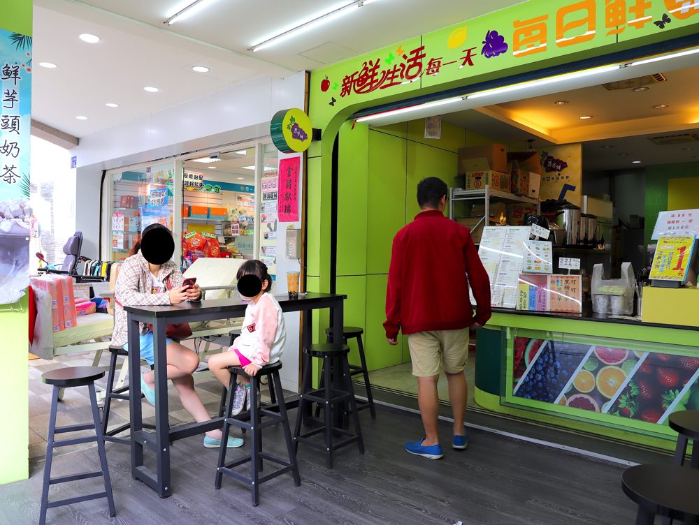 果茶鮮：台南奇美醫院後門旁的平價果汁飲料店，買飲料還能加價換生活用品，省很大！