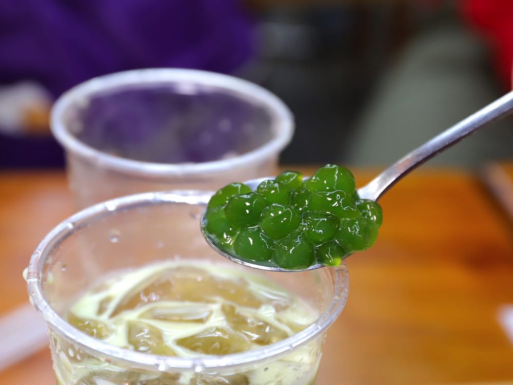 佛都愛玉：台南人氣愛玉飲品店！使用台灣在地阿里山手洗愛玉，配料選擇豐富，用料實在，內用外帶大滿足/同場加映，隱藏版水果珍珠拿鐵/國華友愛商圈必吃美食