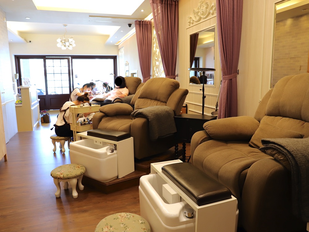 台南美甲推薦：彼堤瑞兒精緻美甲 Beauty Realm.細緻的服務.精緻的技術 .回訪滿意度100%｜美甲.美睫.手足保養護理.除毛