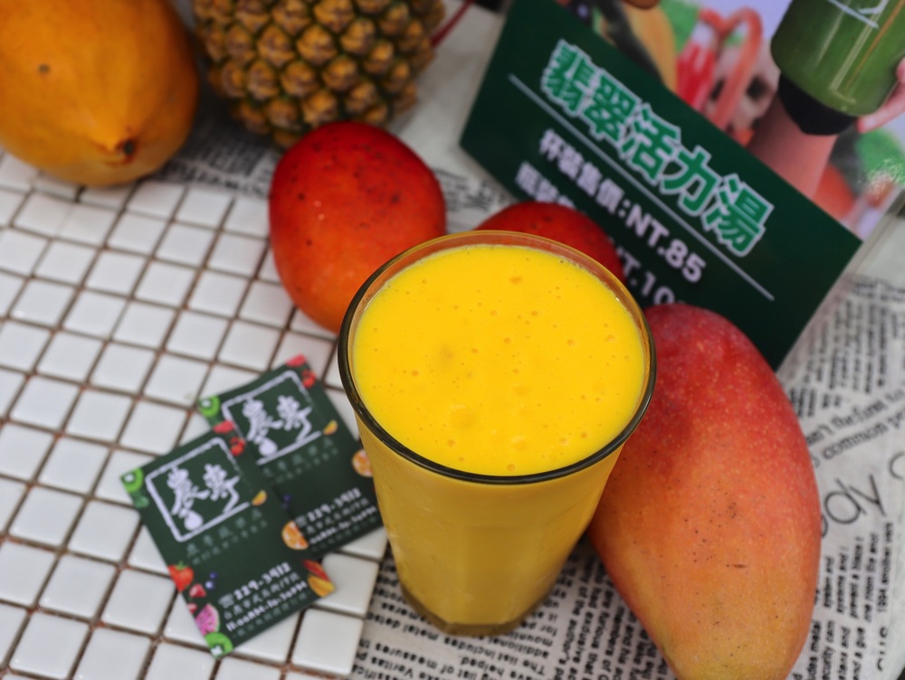 農專蔬果汁：台南巷弄的隱密水果店，在地人才知道的果汁老店/夏季限定的芒果冰大碗、又甜又美味