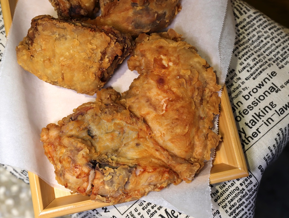 嘴哥炸雞歸仁店-中藥炸雞：台南必吃炸雞，用祖傳溫補中藥配方醃漬入味，肉質鮮嫩帶淡雅清香，美味涮嘴的銅板午茶/雞排暑期優惠只要49元.雞肉全餐只要85元/新市總店